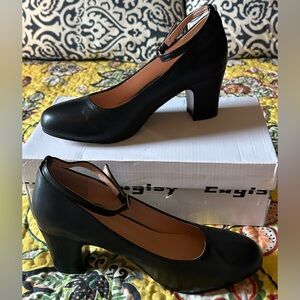 NWT Eugisy Women’s Black Ankle Strap Low Block Heel Rounded Toe Heels Shoes
